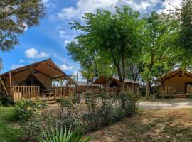 Glamping -Bungalows El Faro，位于科尼尔-德拉弗龙特拉的酒店