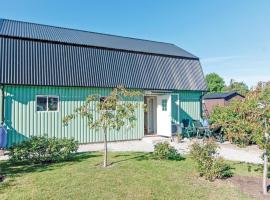 Gorgeous Home In Klintehamn With Kitchen，位于Klintehamn的酒店