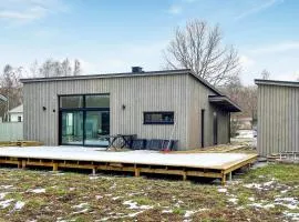 Cozy Home In Jämjö With Jacuzzi