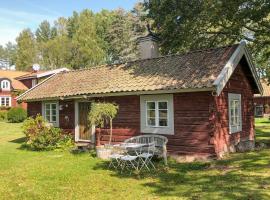 Beautiful Home In Eskilstuna With Sauna And Wifi，位于埃斯基尔斯蒂纳的乡村别墅