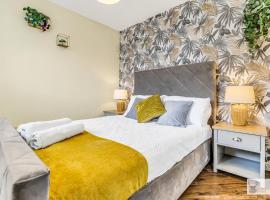 Spacious Whitwick Stay 3-Story House，位于Whitwick的酒店