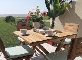 Studio-terrasse 3* bord de mer Châtelaillon plage，位于沙特拉永普拉日拉罗谢尔南海水浴场附近的酒店