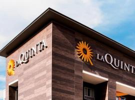 La Quinta Inn & Suites by Wyndham Sulphur Lake Charles，位于萨尔弗的酒店