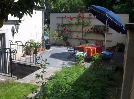 Ferienwohnung Villa Haniel Oskar，位于德累斯顿的酒店