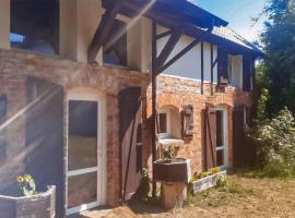 2 Bedroom Lovely Home In Zelazo，位于Żelazo的酒店