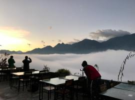 番西邦露台咖啡厅民宿，位于萨帕的酒店