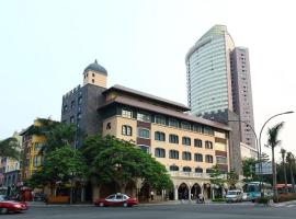 深圳蛇口鸿隆公寓(蛇口海上世界)，位于深圳赤湾左炮台附近的酒店