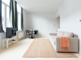 Bright, Spacious Apartments & Perfectly Located in the Heart of Ghent，位于根特的酒店