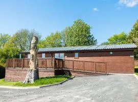 Tawny Lodge with Hot Tub