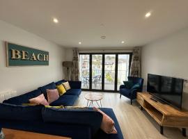 7 Putsborough - Luxury Apartment at Byron Woolacombe, only 4 minute walk to Woolacombe Beach!，位于伍拉科姆的自助式住宿