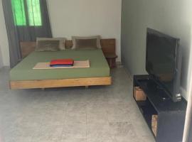 Studio meublé Climatisé indépendant，位于Ouoran的酒店