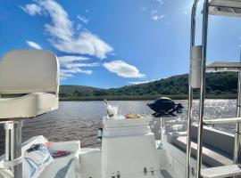 Houseboats - Living The Breede - Valid Skippers License compulsory，位于Malgas的船屋