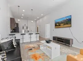 Luxurious 1-Bedroom Fishers