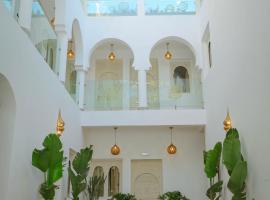 Riad Dar Blanche & Spa，位于马拉喀什的摩洛哥传统庭院