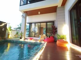 Richly's​ Pool​ villa​@Phitsanulok​，位于彭世洛的度假短租房