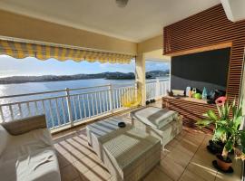 Magnifique appartement, vue mer，位于努美阿的酒店