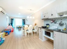 Family Room 3 Bedroom Free Water Park Condo Near Cicada and Tamarind Night Market ห้องแฟมมิลี่ 3 ห้องนอน ฟรีสวนน้ำ พัก 8 คน ใกล้ตลาดซิเคด้า มายรีสอร์ท