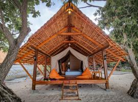 Lihaga Island & Beach Club，位于Serai的豪华帐篷