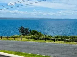 Bennett's Bliss - Soak in Breathtaking Ocean View