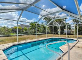 Cape Coral Vacation Rental with Private Pool!，位于珊瑚角的Spa酒店