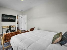 Single Bedroom - Queen Size. Heart of Downtown Vista，位于维斯塔的酒店