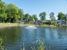 TopParken - Recreatiepark Beekbergen，位于贝克贝亨的带泳池的酒店