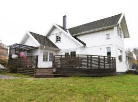 Lovely holiday home in Gothenburg near the sea，位于Torslanda的酒店