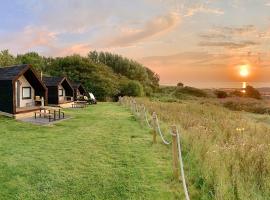 St Aidan Beach Hut Alnmouth，位于阿尔恩茅斯的酒店