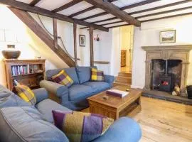 The Cottage on the Square, Wensley - Derbyshire Country Cottage.