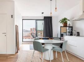 New apartment with big terrace and great views!，位于鲁汶的酒店