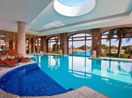 Sheraton Colonia Golf & Spa Resort，位于科洛尼亚-德尔萨克拉门托的海滩酒店