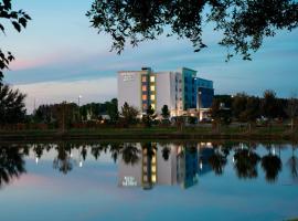 SpringHill Suites by Marriott Tampa Suncoast Parkway，位于兰奥莱克斯Cheval Golf Country Club附近的酒店