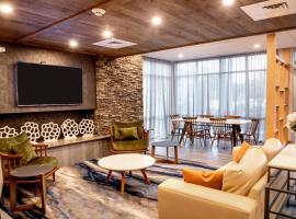 Fairfield Inn & Suites by Marriott Richmond Airport，位于桑兹顿里士满国际机场 - RIC附近的酒店