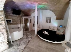 VenuSuite VENOSA - Luxury House, Spa & Relax -，位于韦诺萨的度假村