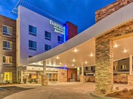 Fairfield Inn & Suites by Marriott St. Louis Westport，位于马里兰高地的酒店