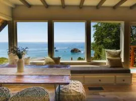 Infinity ocean view, while soaking in the hot tub!