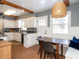 NEW Charming Home in the Heart of North Fargo，位于法戈的度假屋