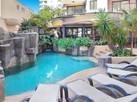 2 Bedroom Central Mooloolaba Resort with Pool, Spa, Mini Golf，位于穆卢拉巴的Spa酒店