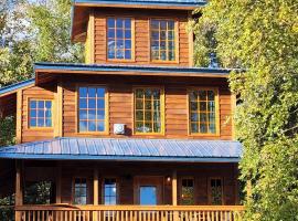 The Eagle's Nest Treehouse Cabin，位于帕尔默的住宿加早餐旅馆