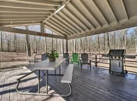 Broken Bow Getaway Covered Deck, Grill and Fire Pit