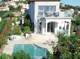 Stunning Cote d'Azur Villa - Rives d'Or，位于弗雷瑞斯的乡村别墅