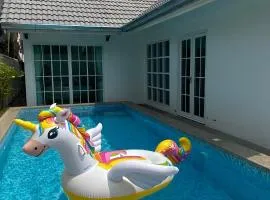 Luxury Pool Villa Pattaya Center C3- 3 Bedroom