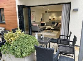 4 Putsborough - Luxury Apartment at Byron Woolacombe, only 4 minute walk to Woolacombe Beach!，位于伍拉科姆的酒店