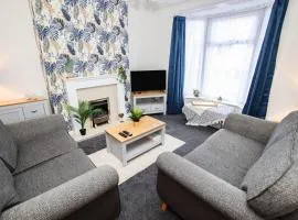 Modern, stylish city centre 3 bed property sleeps 6