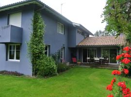 Villa 8 personnes proche d'Hossegor au bord du Golf de Pinsolle，位于苏斯通的酒店