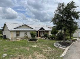 Boerne Mountain Retreat，位于伯尼的酒店