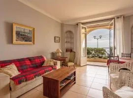 Appartement au charme ancien face à la grande plage de Saint-Jean-de-Luz - FR-1-4-670