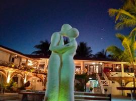 Sunbloom Beachfront Hotel and Restaurant Zambales，位于Sinabacan的酒店