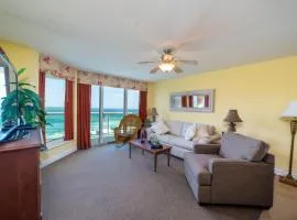 Malibu Pointe Beach Club - Across The Street From The Ocean! Sleeps 12 guests!