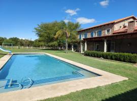 Hartland Country House Oudtshoorn，位于奥茨胡恩的乡间豪华旅馆